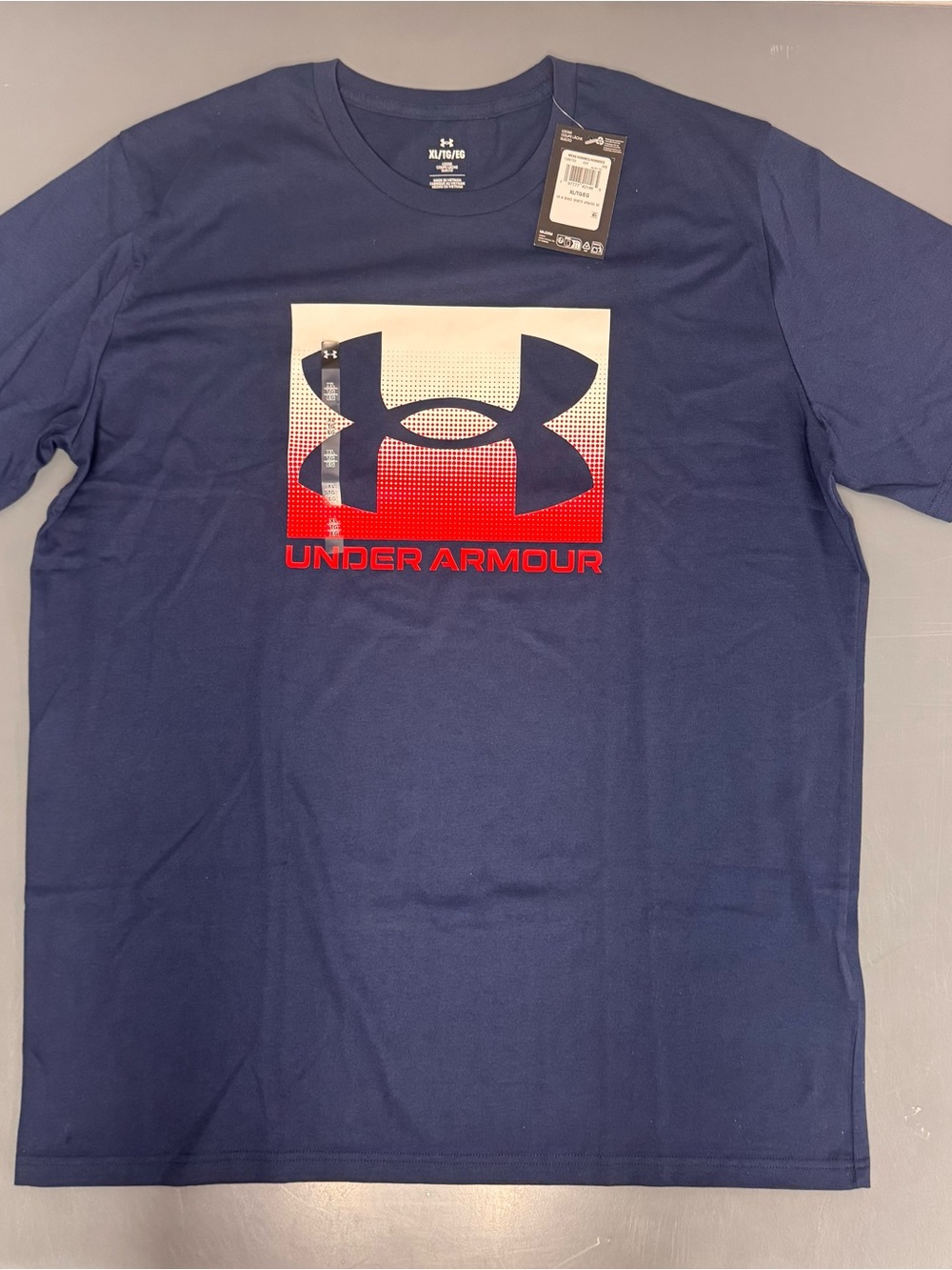 Under Armour Men’s Navy Graphic Logo Tee with Red Accents Size XL